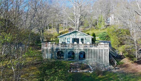 Photo of 924 Balsam Drive, Newland, NC 28657 (MLS # 257148)