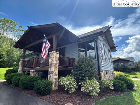 Photo of 51 Valley View Vw, Banner Elk, NC 28604 (MLS # 256131) Photo of 51 Valley View Vw, Banner Elk, NC 28604 (MLS # 256131)