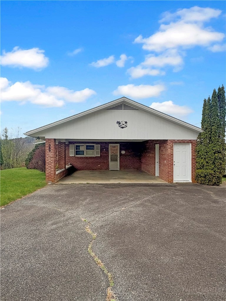 389 Chestnut Hill Road