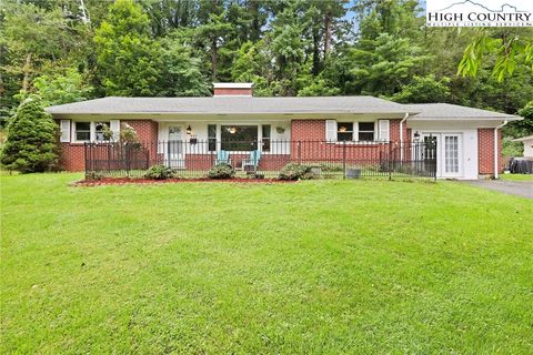 Photo of 207 Cherrybrook Lane, Boone, NC 28607 (MLS # 257345)