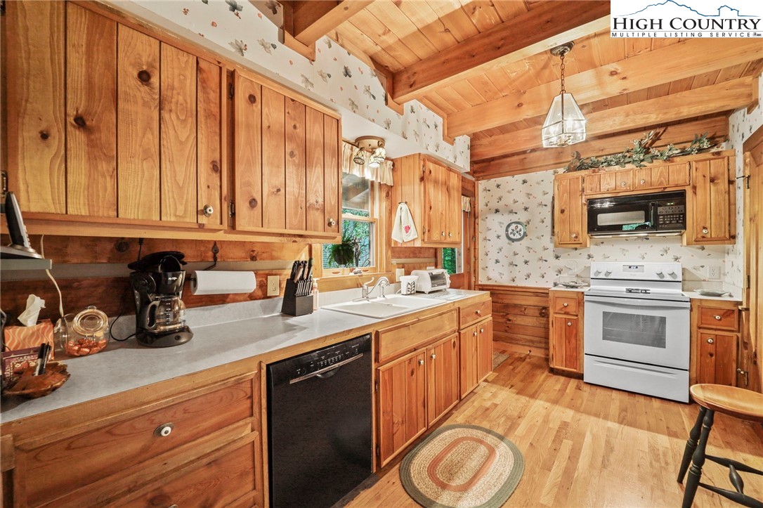 Fleetwood, North Carolina 28626, United States, 2 Bedrooms Bedrooms, ,2 BathroomsBathrooms,Residential,Active,189841