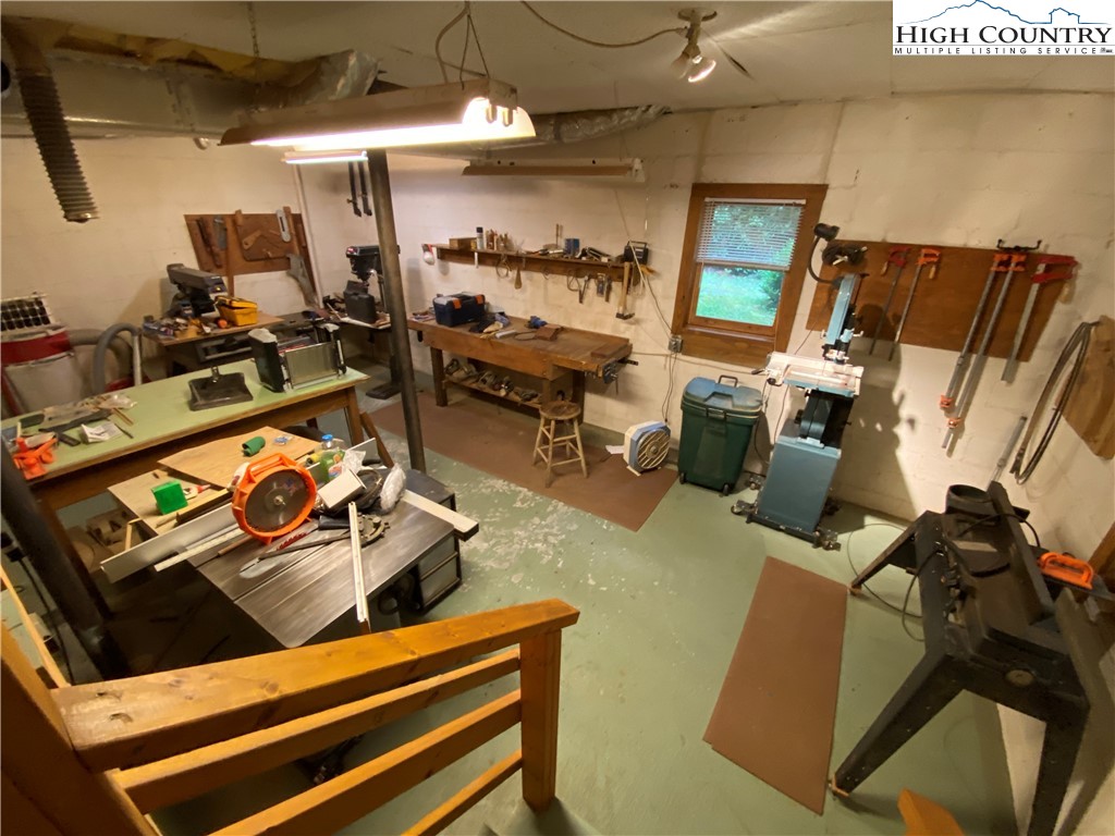 Fleetwood, North Carolina 28626, United States, 2 Bedrooms Bedrooms, ,2 BathroomsBathrooms,Residential,Active,189841