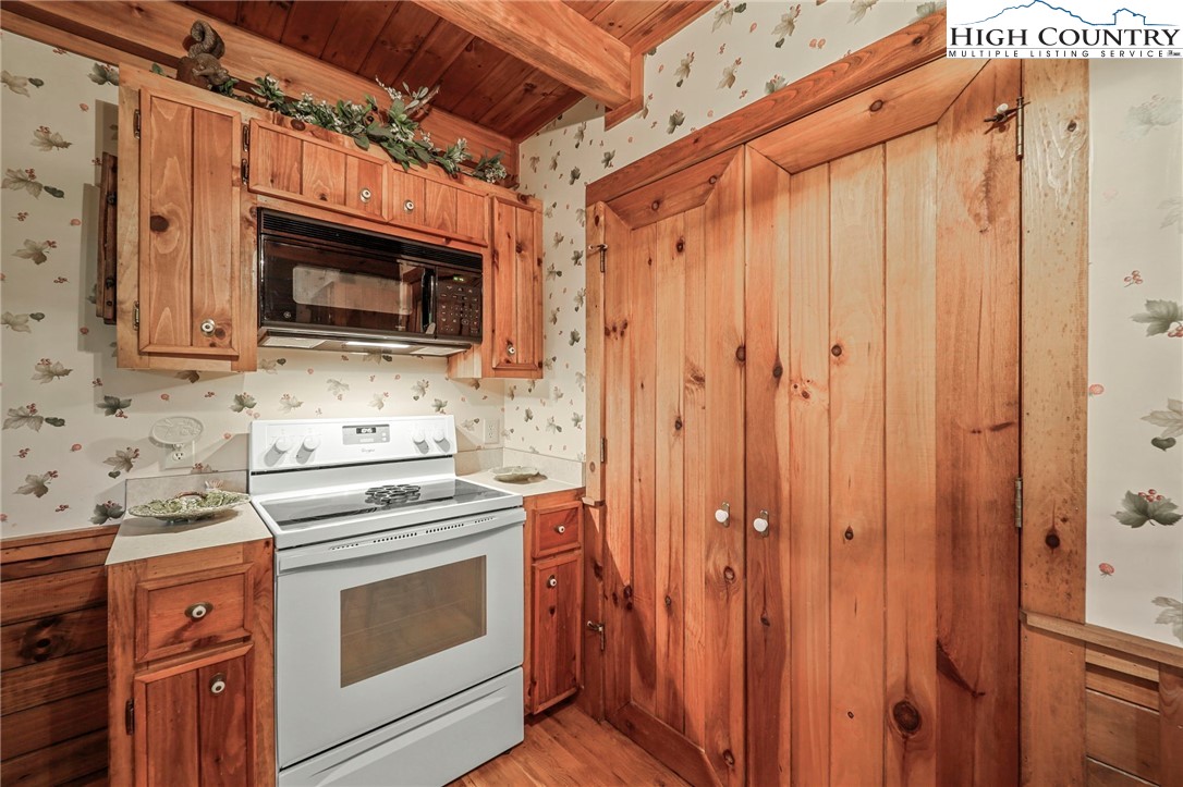 Fleetwood, North Carolina 28626, United States, 2 Bedrooms Bedrooms, ,2 BathroomsBathrooms,Residential,Active,189841