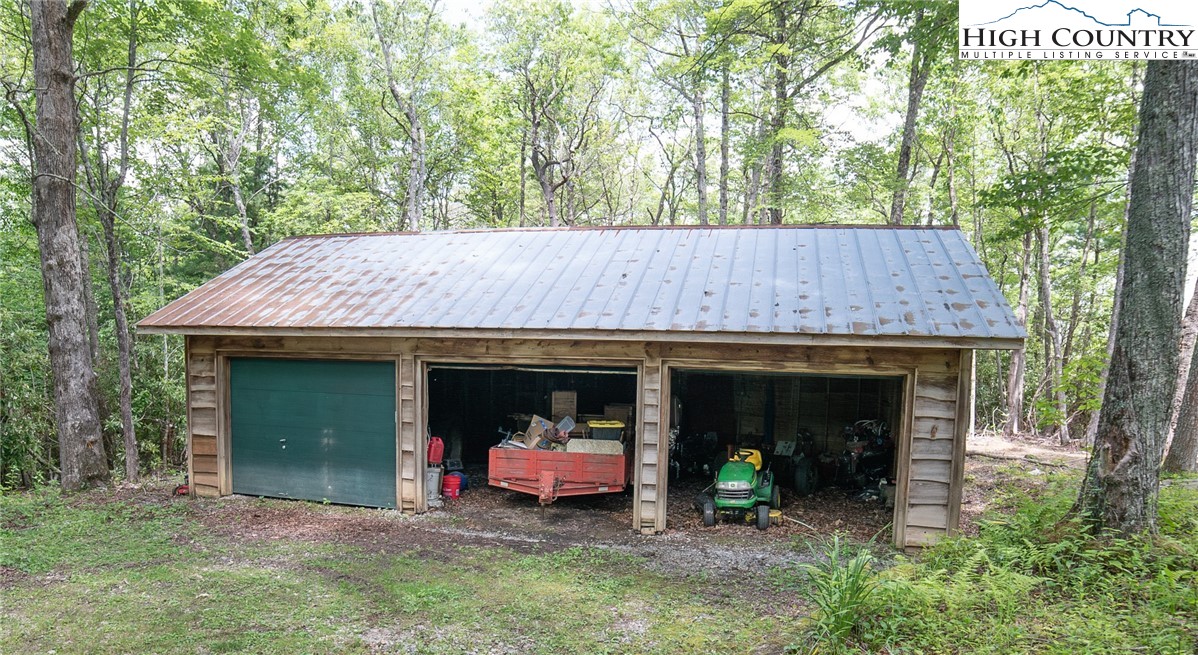 Newland, North Carolina 28657, United States, 4 Bedrooms Bedrooms, ,4 BathroomsBathrooms,Residential,Active,177199