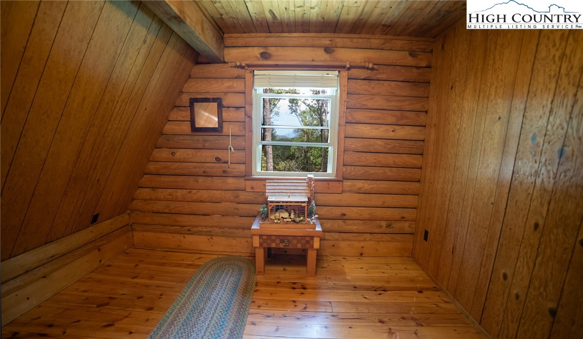 Newland, North Carolina 28657, United States, 4 Bedrooms Bedrooms, ,4 BathroomsBathrooms,Residential,Active,177199