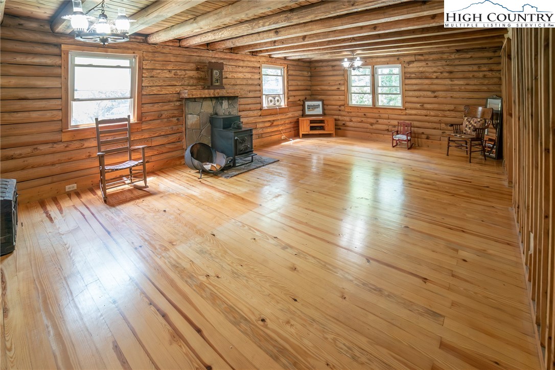 Newland, North Carolina 28657, United States, 4 Bedrooms Bedrooms, ,4 BathroomsBathrooms,Residential,Active,177199