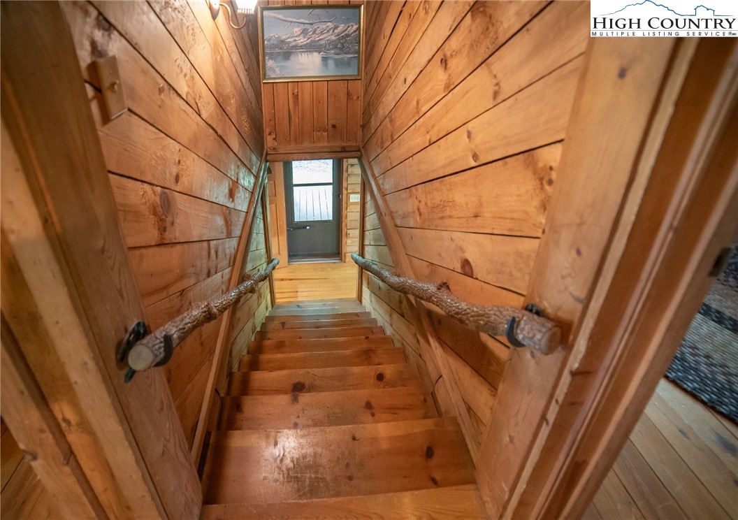 Newland, North Carolina 28657, United States, 4 Bedrooms Bedrooms, ,4 BathroomsBathrooms,Residential,Active,177199