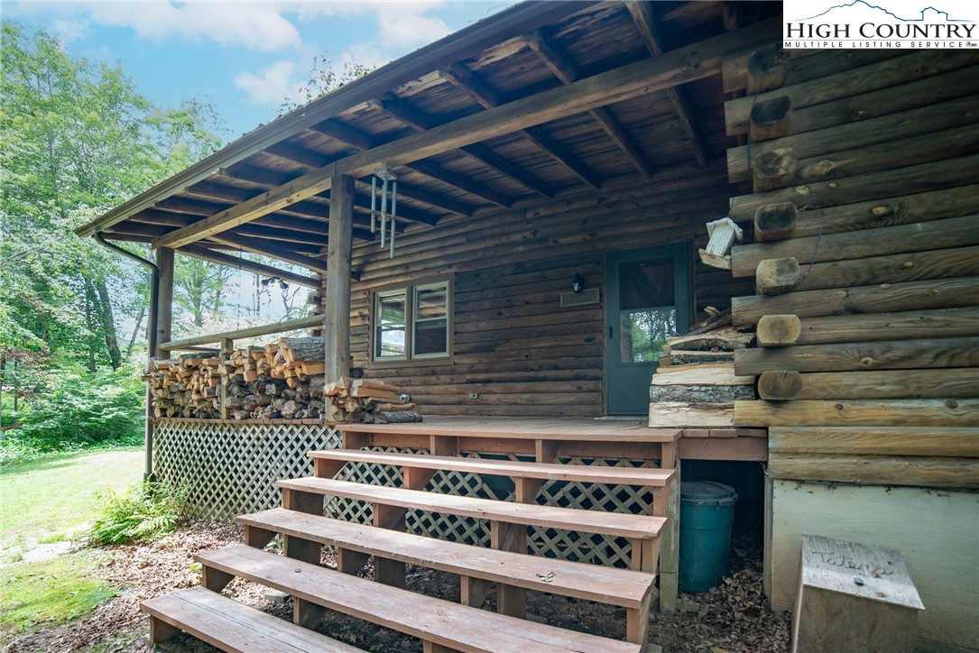 Newland, North Carolina 28657, United States, 4 Bedrooms Bedrooms, ,4 BathroomsBathrooms,Residential,Active,177199