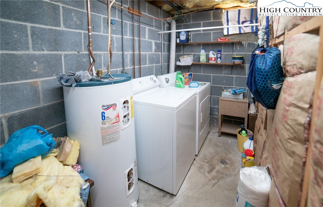 Newland, North Carolina 28657, United States, 4 Bedrooms Bedrooms, ,4 BathroomsBathrooms,Residential,Active,177199