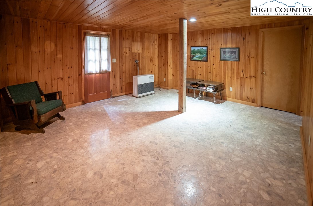 Newland, North Carolina 28657, United States, 4 Bedrooms Bedrooms, ,4 BathroomsBathrooms,Residential,Active,177199