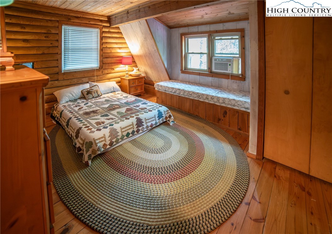 Newland, North Carolina 28657, United States, 4 Bedrooms Bedrooms, ,4 BathroomsBathrooms,Residential,Active,177199