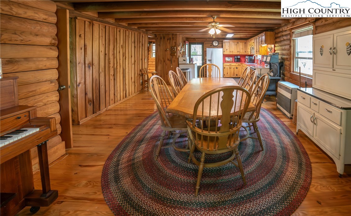 Newland, North Carolina 28657, United States, 4 Bedrooms Bedrooms, ,4 BathroomsBathrooms,Residential,Active,177199