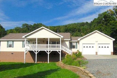 Photo of 163 Goldfinch Hill, Boone, NC 28607 (MLS # 257025)