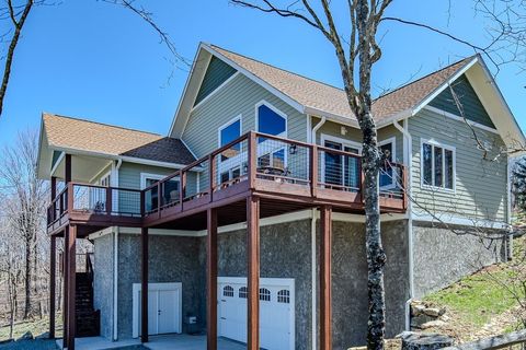 Photo of 701 Beech Mountain Parkway, Beech Mountain, NC 28604 (MLS # 261471)