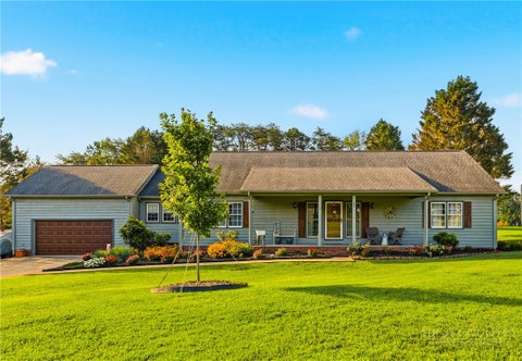 Photo of 40 Candlewick Cove DR, Taylorsville, NC 28681 (MLS # 264129)