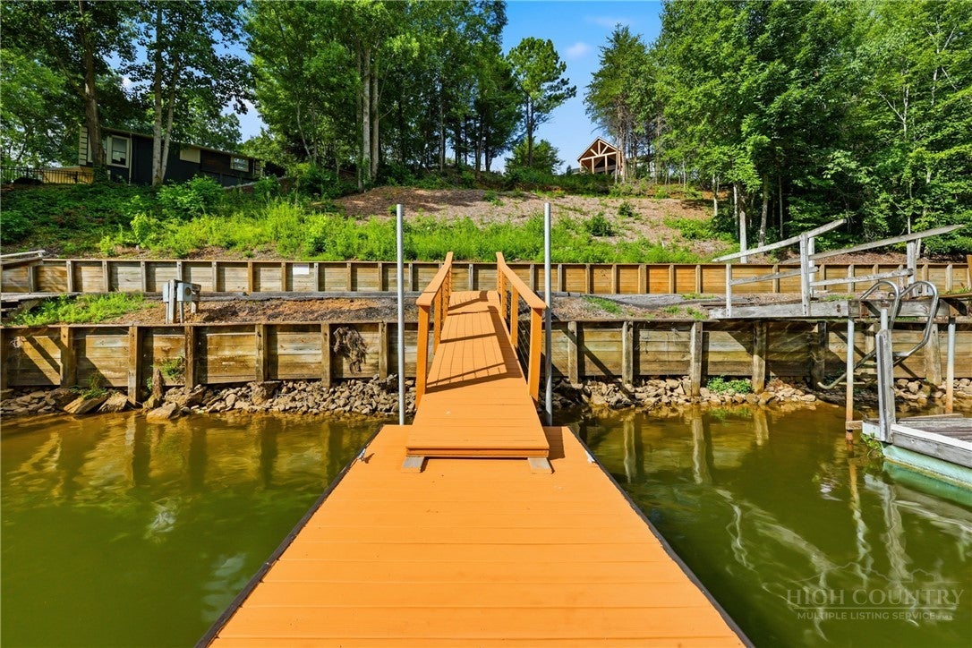 40 Candlewick Cove