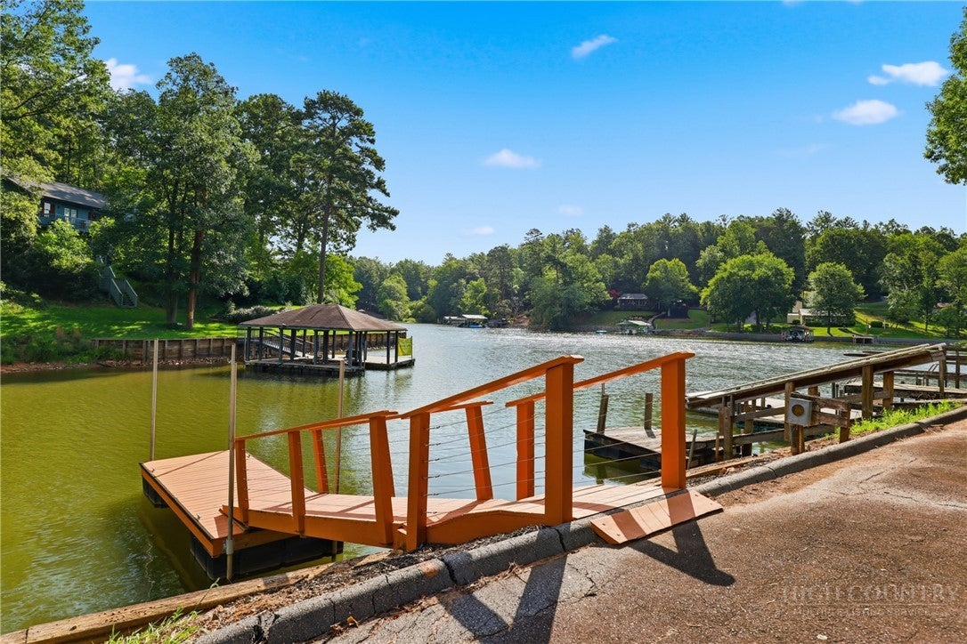 40 Candlewick Cove