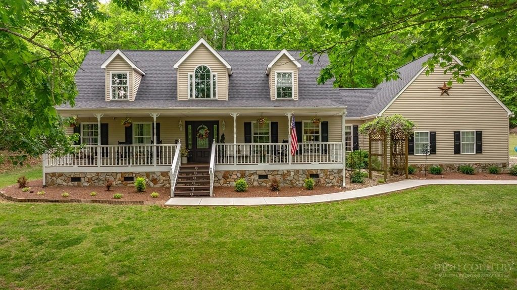 Photo of 970 Vox Road, Sparta, NC 28675 (MLS # 261941)