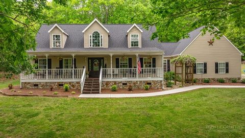 Photo of 970 Vox Road, Sparta, NC 28675 (MLS # 261941)