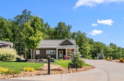 Photo of 25 Paynes Court, Roaring Gap, NC 28668 (MLS # 262881)