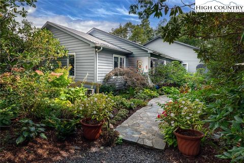 Photo of 769 Gorge View Drive, Blowing Rock, NC 28605 (MLS # 257769)