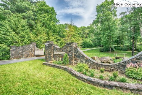 Photo of Lot 35 Piedra Road, Blowing Rock, NC 28605 (MLS # 257358)
