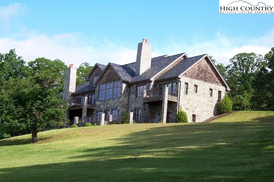 733 Dogwood Lane