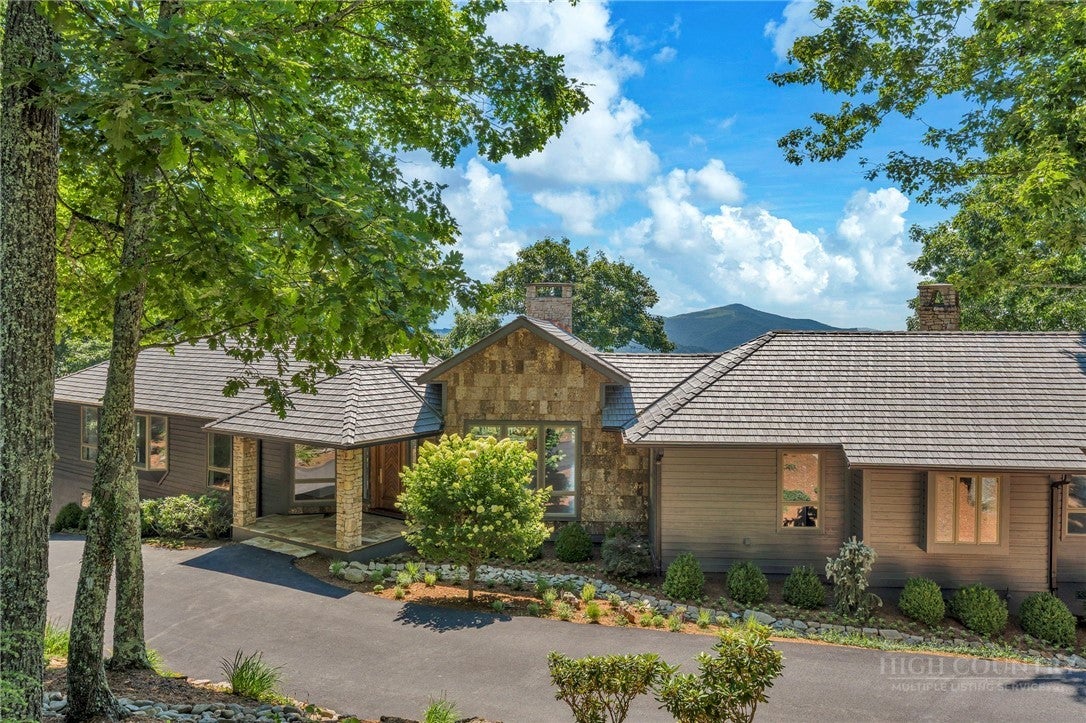 1122 Summit Park Drive