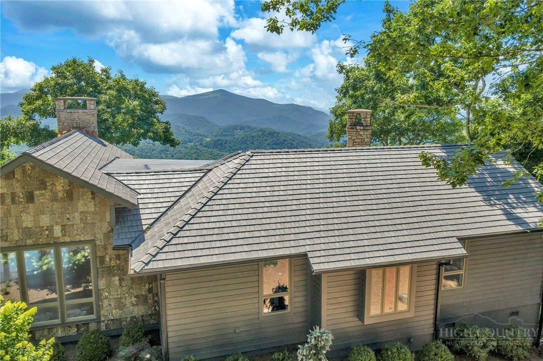 1122 Summit Park Drive