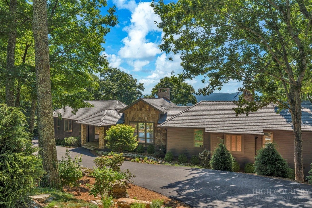 1122 Summit Park Drive