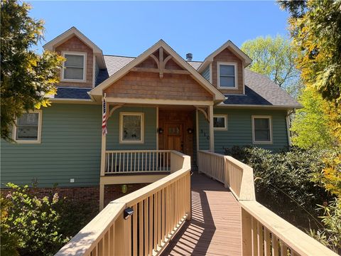 Photo of 510 Pineview Drive, Boone, NC 28607 (MLS # 261169)