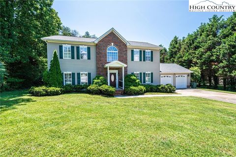 Photo of 1006 Turnberry Street, Lenoir, NC 28645 (MLS # 257793)