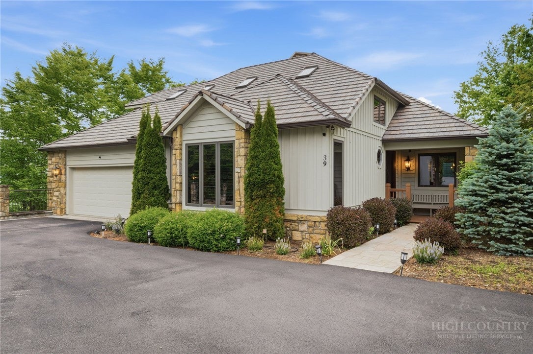 39 Crestview Lane