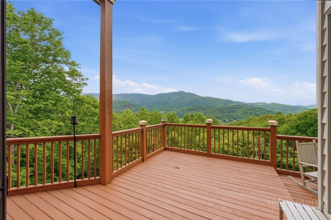 39 Crestview Lane