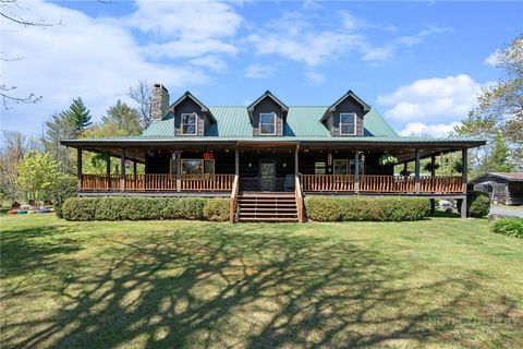 Photo of 5706 Mortimer Road, Newland, NC 28657 (MLS # 261365)