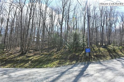 Photo of 132 Overbrook Trail, Beech Mountain, NC 28604 (MLS # 254833)
