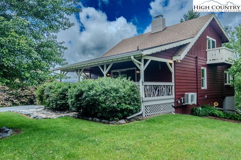 Photo of 193 Grovers Knob, Blowing Rock, NC 28605 (MLS # 260185)