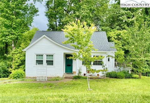 Photo of 341 Eastover Circle, Lenoir, NC 28645 (MLS # 256095) Photo of 341 Eastover Circle, Lenoir, NC 28645 (MLS # 256095)