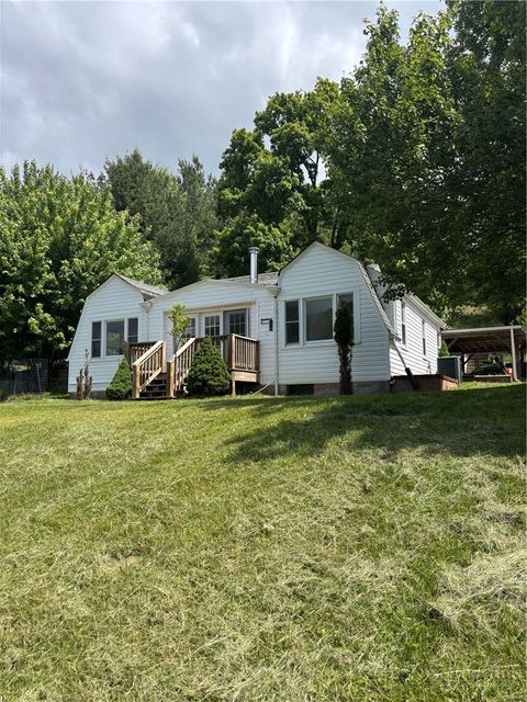 Photo of 872 N Main Street, Sparta, NC 28675 (MLS # 261916)