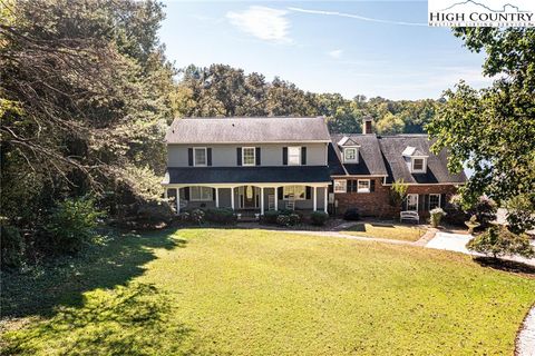 Photo of 10 Riverview Circle, Granite Falls, NC 28630 (MLS # 258526)