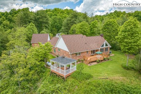 Photo of 2515 Linville Creek Road, Vilas, NC 28692 (MLS # 250388)