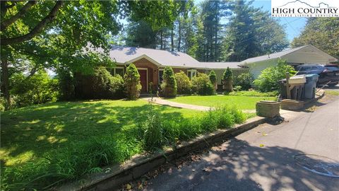 Photo of 535 Queen Street, Boone, NC 28607 (MLS # 251438)