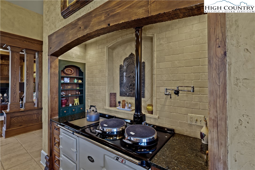 Blowing Rock, North Carolina 28605, United States, 5 Bedrooms Bedrooms, ,7 BathroomsBathrooms,Residential,Active,130011