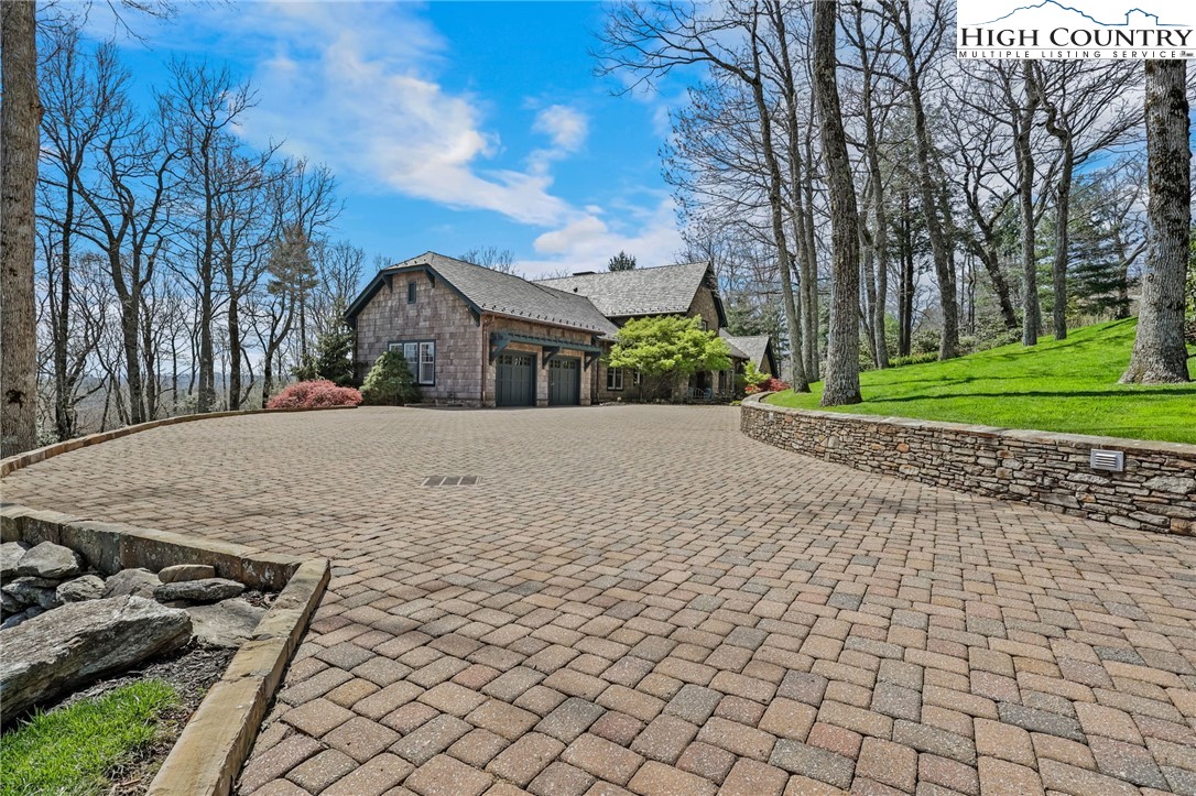 Blowing Rock, North Carolina 28605, United States, 5 Bedrooms Bedrooms, ,7 BathroomsBathrooms,Residential,Active,130011