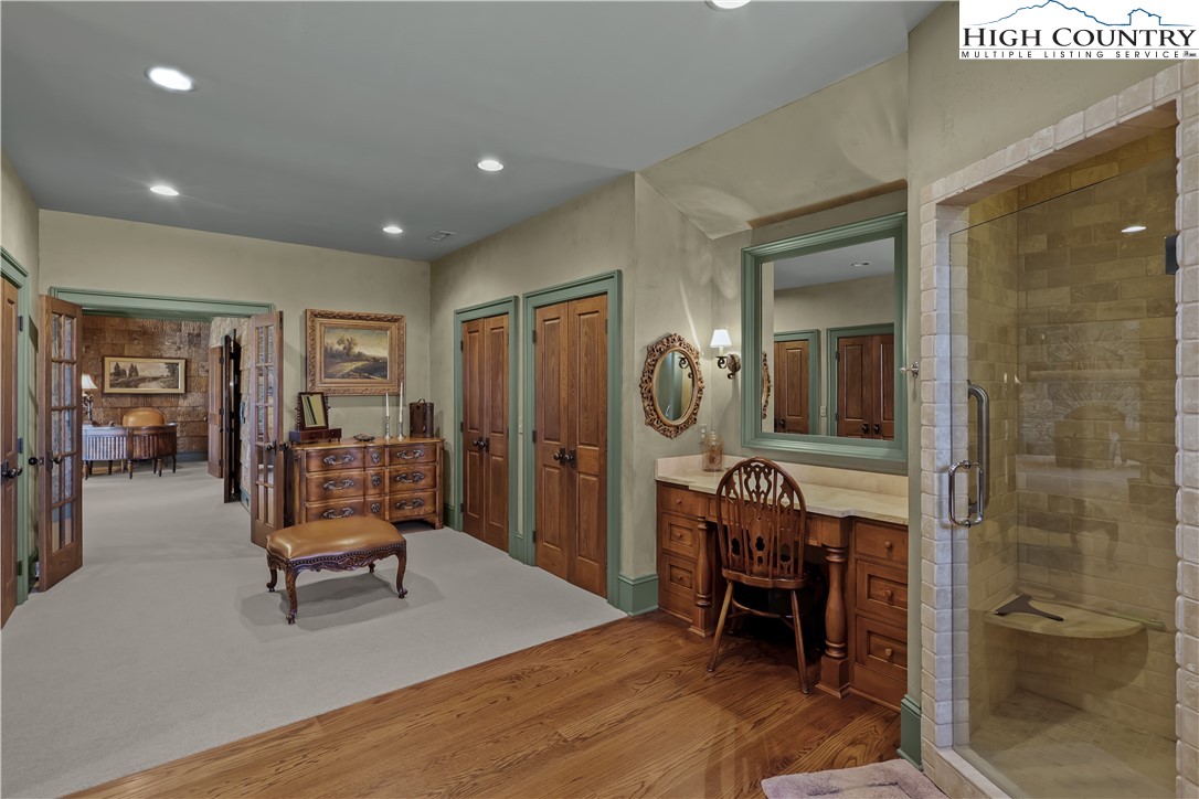 Blowing Rock, North Carolina 28605, United States, 5 Bedrooms Bedrooms, ,7 BathroomsBathrooms,Residential,Active,130011