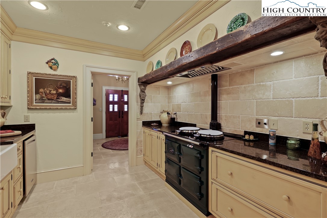 Blowing Rock, North Carolina 28605, United States, 5 Bedrooms Bedrooms, ,7 BathroomsBathrooms,Residential,Active,130011