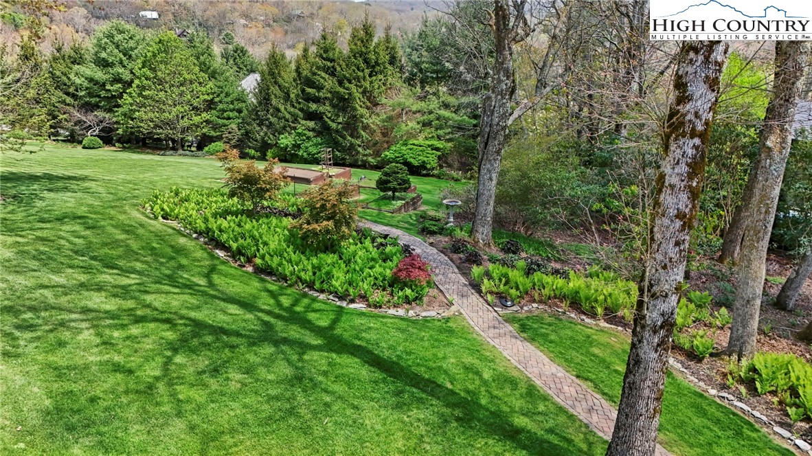 Blowing Rock, North Carolina 28605, United States, 5 Bedrooms Bedrooms, ,7 BathroomsBathrooms,Residential,Active,130011