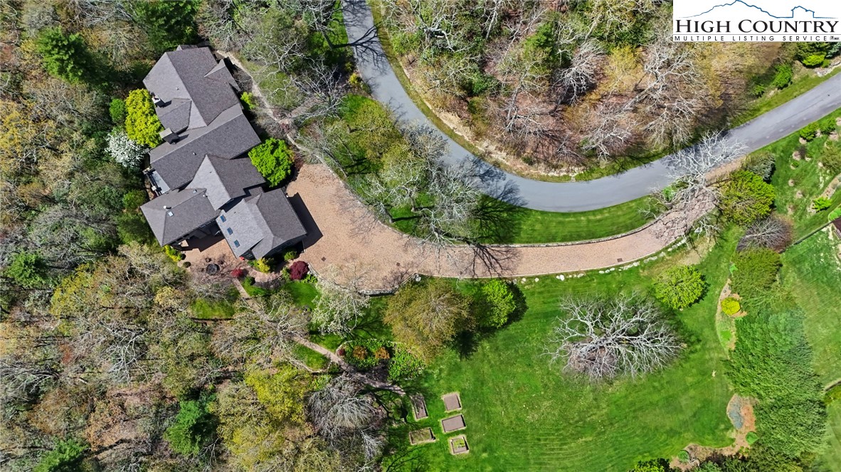 Blowing Rock, North Carolina 28605, United States, 5 Bedrooms Bedrooms, ,7 BathroomsBathrooms,Residential,Active,130011