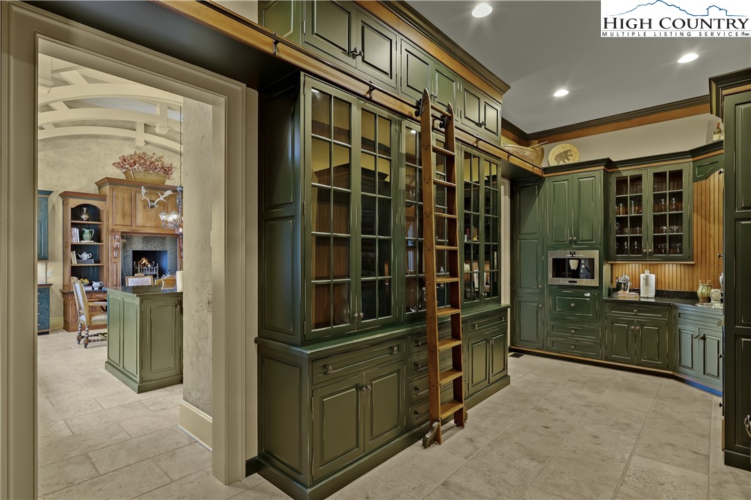 Blowing Rock, North Carolina 28605, United States, 5 Bedrooms Bedrooms, ,7 BathroomsBathrooms,Residential,Active,130011