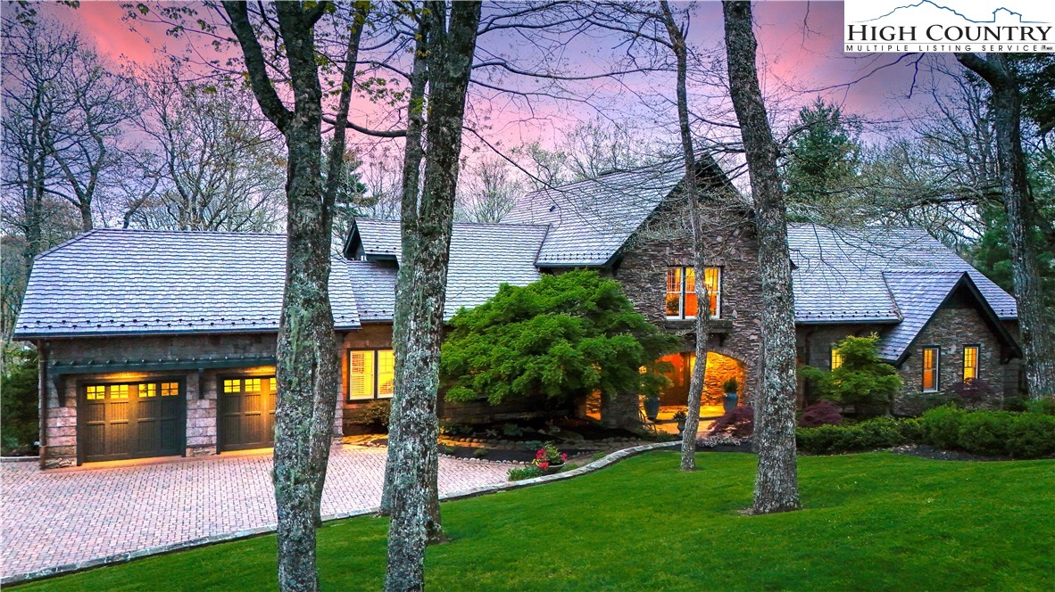 Blowing Rock, North Carolina 28605, United States, 5 Bedrooms Bedrooms, ,7 BathroomsBathrooms,Residential,Active,130011